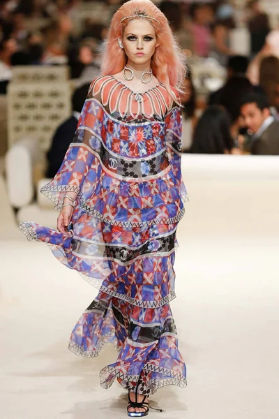 Look 60